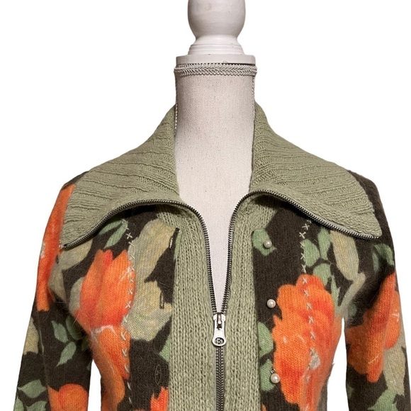 FREE PEOPLE LIGHTWEIGHT SOFT FLORAL ZIPPERED SWEATER SIZE MEDIUM - Picture 2 of 11